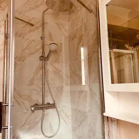 Homestay Parisian Style Private With Shared Bathroom Near Bastille And Gare De Lyon Paris