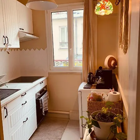Parisian Style Private With Shared Bathroom Near Bastille And Gare De Lyon Paris