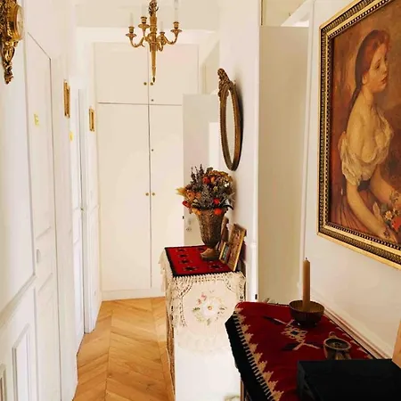 Parisian Style Private With Shared Bathroom Near Bastille And Gare De Lyon Homestay