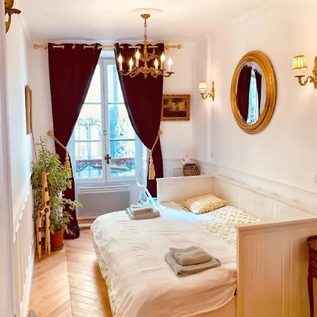Parisian Style Private With Shared Bathroom Near Bastille And Gare De Lyon *