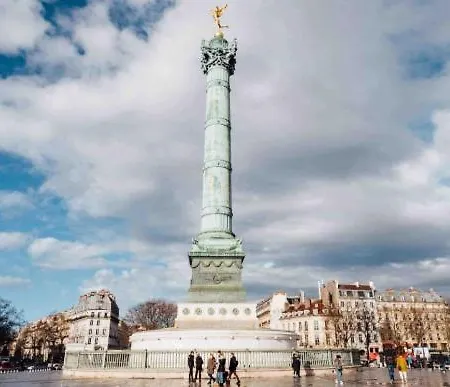 Parisian Style Private With Shared Bathroom Near Bastille And Gare De Lyon Alloggio in famiglia